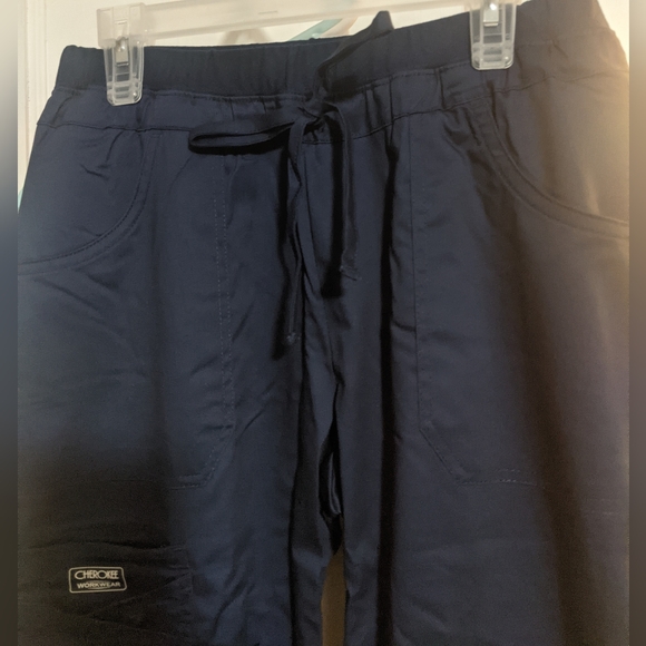 Women's Cherokee Scrubs - Picture 2 of 8